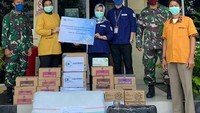Total bantuan APD yang diberikan berupa 300 Hazmat Suit, 300 Masker N95, 64 box sarung tangan, serta 28 dus Susu UHT diserahkan langsung oleh Wisnoe Marety selaku Kepala Sekretaris Perusahaan kepada Kapten Ida Triana (Kaur Gudang RSAL Dr. Mintohardjo) dan Supriyadi (Tim Donasi Covid-19 RSUD Tarakan).