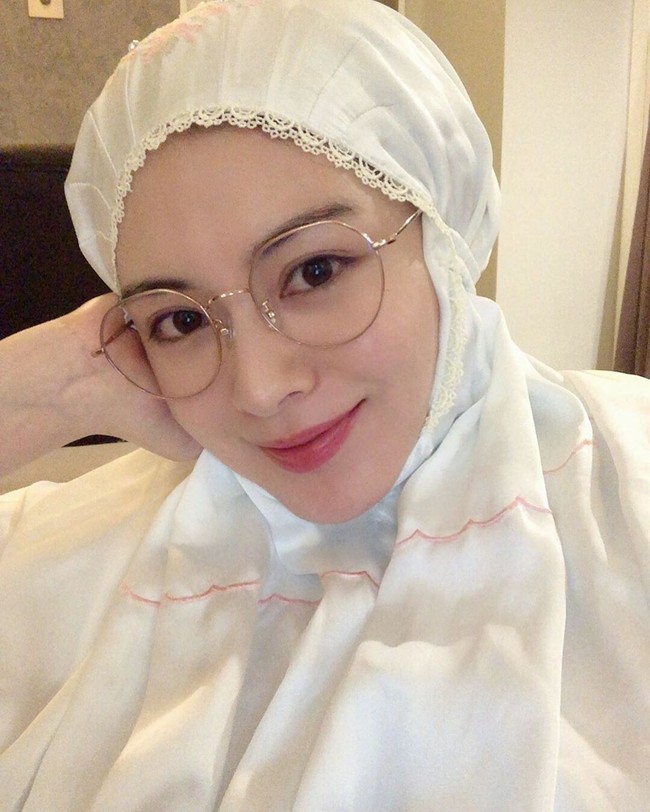 Ayana Jihye Moon merupakan hijabers asal Korea Selatan yang menjadi mualaf saat duduk di bangku SMA. Hijabers kelahiran 28 Desember 1995 itu mengaku sejak masih kecil memang sudah tertarik dengan agama Islam. Foto: Dok. Instagram @xolovelyayana