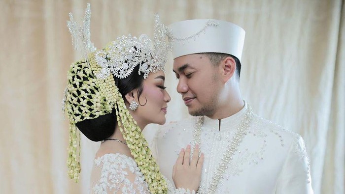 Zaskia Gotik dan Sirajuddin