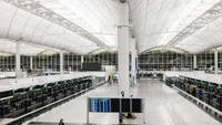 Bandara Internasional Hong Kong pun demikian.