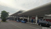 Sebelumnya, Manager Humas Bandara Internasional Juanda Sumiran mengatakan penutupan sebenarnya mulai berlaku sejak kemarin, Jumat (24/4). Namun pihaknya masih memberi kelonggaran.