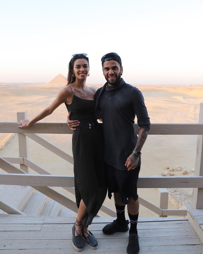 Tapi sebelum menikahi Joana, pesepak bola sukses asal Brazil itu butuh perjuangan untuk meyakinkan sang model. Seperti dikutip dalam majalah spanyol La Vanguardia, Dani telah melamar Joana sebanyak dua kali, namun lamarannya ditolak.  Foto: dok. Instagram