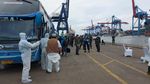 Momen 57 WNI ABK Artania dari Australia Tiba di Jakarta