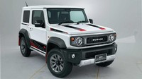 Pertama ada offroad style yang menyajikan kombinasi grafis, berupa garis-garis hitam, abu-abu, dan merah di bagian kap mesin, panel samping bawah, dan beltline di bagian bawah jendela belakang.Foto: Suzuki