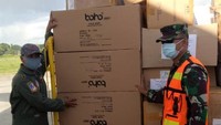 Distribusi APD yang tepat sasaran menjadi sebuah hal yang sangat vital dan penting. Pasalnya bila penyaluran APD itu tidak tetap sasaran maka dapat berdampak pada keselamatan para tenaga medis yang sedang berjibaku menangani pasien COVID-19. Istimewa/Dok. Gugus Tugas PP Covid-19 Komunikasi Publikasi: Letkol.Inf. Drs. Abidin Tobba, M.Si.