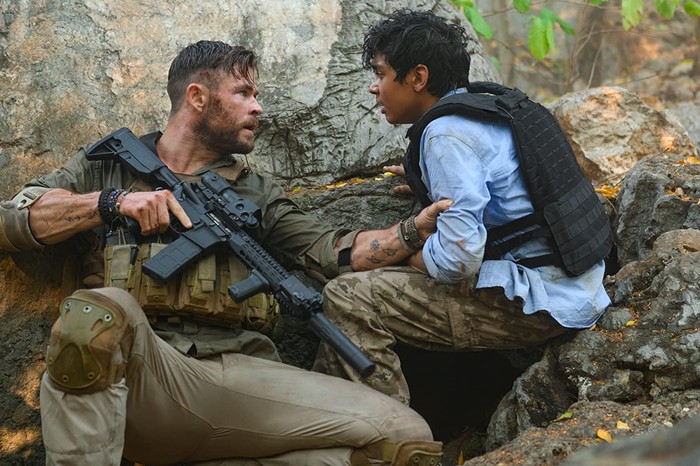 Chris Hemsworth dalam Extraction
