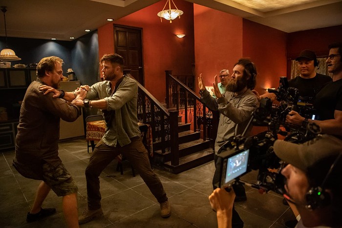 Chris Hemsworth dalam Extraction