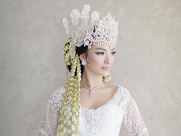 Pernikahan Zaskia Gotik Zaskia Gotik menikah siri dengan Sirajuddin Mahmud.