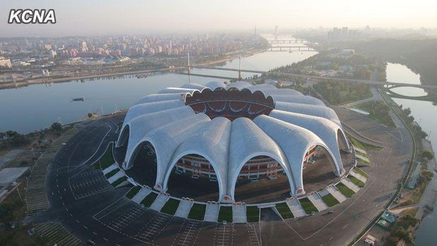 Siapa sangka ternyata Korea Utara punya stadion sepakbola yang tak hanya megah tapi juga jadi salah satu yang terbesar di dunia. Penasaran? Yuk, lihat.