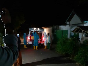 Heboh Warga Situbondo Dijemput Tim Medis Ber-APD Lengkap di Bondowoso