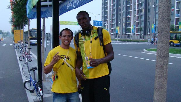 Suryo Agung (kiri) bersama manusia tercepat di dunia, Usain Bolt, di Olimpiade 2008 Beijing.