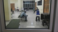 Pemprov DKI Jakarta menyiapkan seluruh GOR di DKI Jakarta untuk ditempati warga yang tidak punya tempat tinggal akibat terdampak COVID-19.   