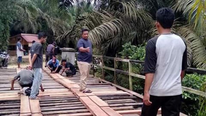 Jembatan yang rusak di Rokan Hulu, Riau akhirnya diperbaiki