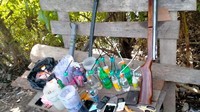 Sekitar 20 alat isap sabu ditemukan di lokasi. Ada pula senapan dan senjata tajam katana. (dok. Istimewa)