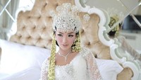 Untuk makeup, Zaskia memakai jasa MUA Anpa Suha, Mozas Wahyu sebagai fotografer. (Foto: Instagram/@mozawahyu, @ivan_gunawan, @anpasuha_official)