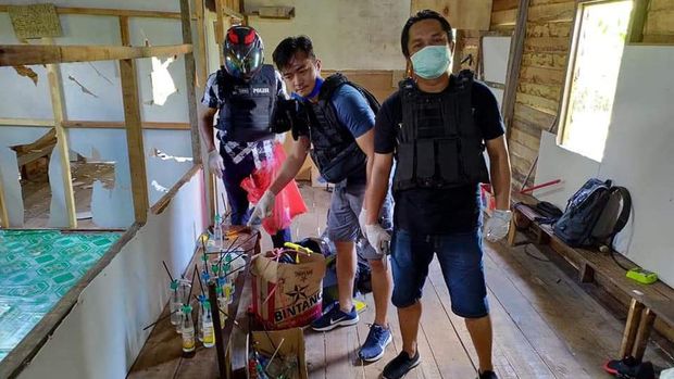 Polresta Palangka Raya gerebek kampung narkoba di daerah Puntun, Pahandut, yang punya sistem keamanan ala markas bandar narkoba Kolombia