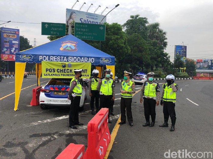 Pembatasan sosial berskala besar (PSBB) Sidoarjo akan dimulai Selasa (28/4) hingga Senin (11/5) 2020. Selama 14 hari itu, polisi akan mengerahkan 1.500 personil untuk menjaga Kamtibmas.
