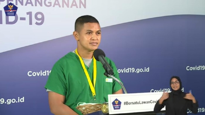 Ketua Tim Satgas COVID-19 Rumah Sakit Darurat Wisma Atlet, Kapten Fitdy, dalam siaran langsung melalui kanal YouTube BNPB