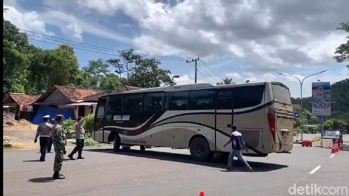bus pemudik diputar balik