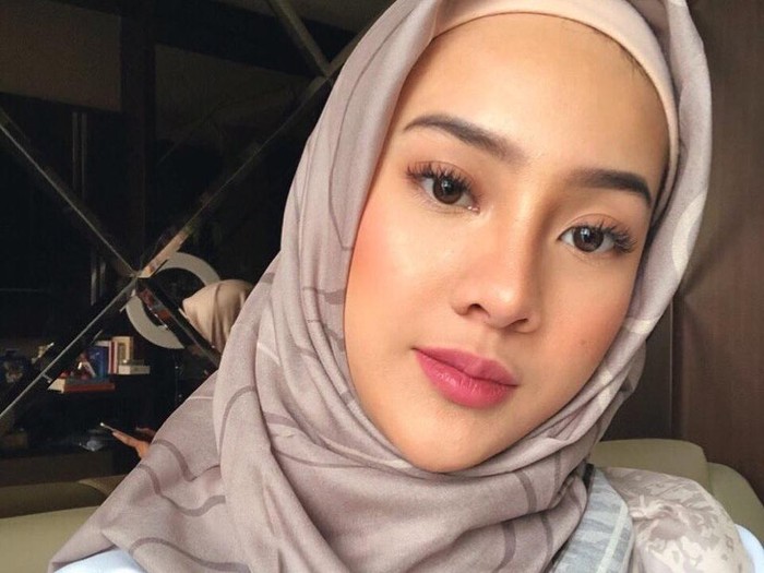 Anya Geraldine berhijab