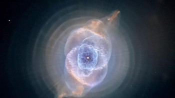 Cats Eye Nebula atau yang secara resmi bernama NGC 6543 berjarak 3.000 tahun cahaya dari Bumi. Foto ini dirilis pada 9 September 2004. Foto: NASA/ESA/HEIC/Hubble Heritage Team