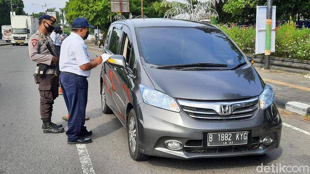 Pemeriksaan kendaraan pemudik yang masuk DIY, 16/4/2020