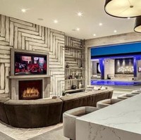 Total terdapat tujuh kamar tidur dan 14 kamar mandi. Warna putih dan palet yang kalem hampir mendominasi seluruh interior. (Foto: Instagram/@ashley_therealtor)