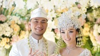 Namun yang jadi sorotan adalah pada Oktober 2020 Zaskia Gotik sudah menggelar 7 bulanan kehamilan. Foto: Instagram/@mozawahyu, @ivan_gunawan, @anpasuha_official