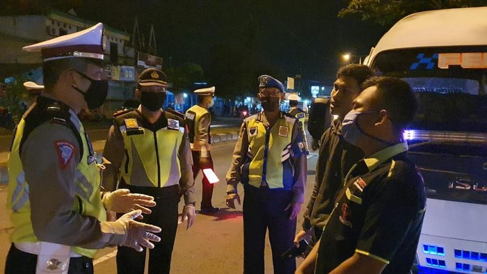 Pantau Check Point, Polisi Lamongan Imbau Warga Tak Mudik