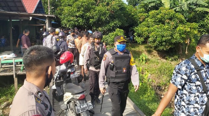 Polresta Palangka Raya gerebek kampung narkoba di daerah Puntun, Pahandut, yang punya sistem keamanan ala markas bandar narkoba Kolombia