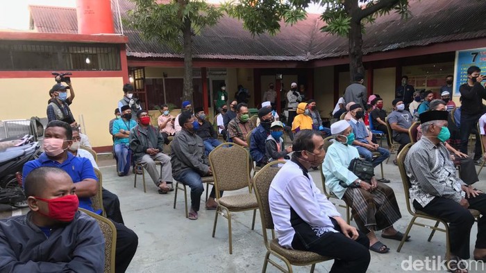 Imam dan Marbot Masjid di Makassar Dapat Bantuan Sembako