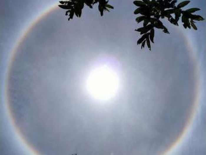Warga di Bulukumba sempat menyaksikan fenomena matahari memiliki cincin (Dok. Andi Afifah)