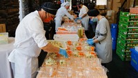 Chef Peraih Bintang Michelin Memasak Buat Warga Terdampak Corona di selatan Madrid, Spanyol. Michelin merupakan organisasi kuliner bergengsi yang memberikan peringkat bintang kepada para koki terbaik dan restoran di seluruh dunia. Getty Images/Marcelo del Pozo