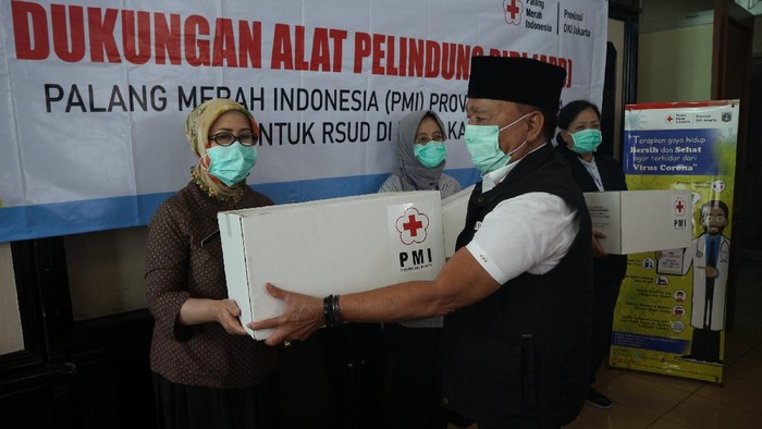 PMI Jakarta Berikan Bantuan 1.000 APD PMI Provinsi DKI Jakarta memberikan bantuam 1000 APD untuk tenaga medis di 29 Rumah Sakit melalui Gugusan Tugas Percepatan Penanganan Covid-19 Provinsi DKI Jakarta.