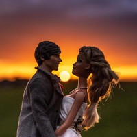 Pemotretan tersebut dilakukan di taman rumah Agnieszka. Ia mengkreasikan ulang pemotretan romantis yang biasa ia lakukan untuk kliennya.  Foto: Instagram @agnieszka_marsh_photo