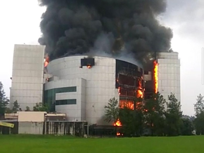 Gereja Christ Cathedral di Serpong, Kabupaten Tangerang, Banten, terbakar, Senin (27/4/2020) pagi. Penyebab kebakaran diduga korsleting listrik.