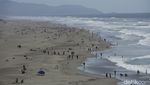 Cuek! Warga AS Ramai-ramai Piknik ke Pantai Saat Pendemi Corona