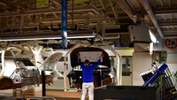 Volkswagen mengatakan telah menerapkan 100 langkah untuk menjaga risiko infeksi virus Corona di kalangan karyawan. Perusahaan ini mempekerjakan sekitar 490.000 orang di Eropa. Alexander Koerner/Getty Images.