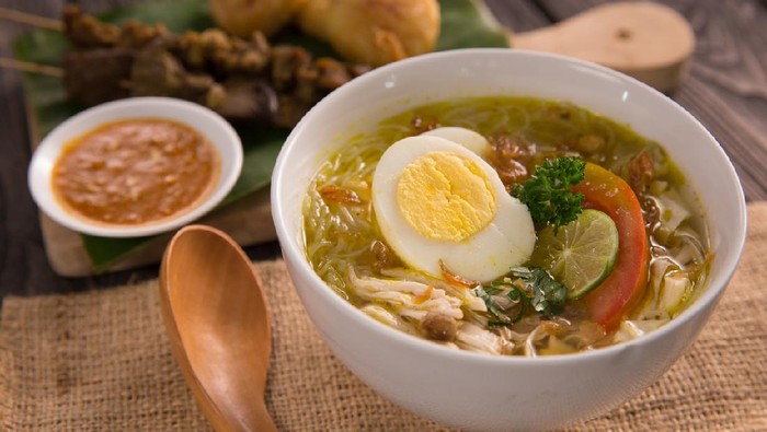 soto ayam. shreedded chicken soup with egg. indonesian food