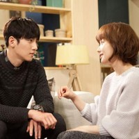 Aktris kelahiran 1986 juga menampilkan chemistry-nya dengan Ji Chang Wook dalam drama Korea Healer. Park Min Young berperan sebagi reporter yang jatuh cinta dengan orang suruhan yang mencoba menyelamatkannya dari ancaman pembunuhan. Foto: dok. KBS