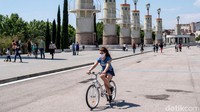 Sebagaimana diketahui, Spanyol adalah salah satu negara yang paling terpukul akibat wabah Corona. Setidaknya, angka kematian akibat Corona lebih dari 23.000 orang, menempatkan Spanyol hanya di belakang Amerika Serikat dan Italia. David Ramos/Getty Images.