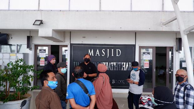 Ikatan Keluarga Minang berbagi sembako