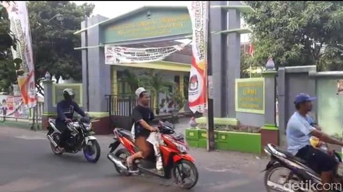 Sebanyak 16 santri Ponpes Al Fatah di Desa Temboro, Kecamatan Karas, Magetan dinyatakan positif Corona. Belasan santri tersebut berasal dari tiga negara.