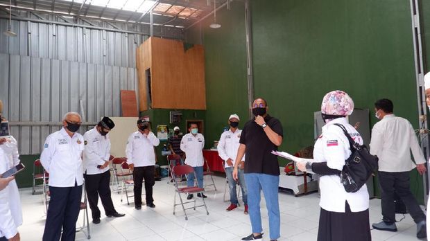 Ikatan Keluarga Minang berbagi sembako