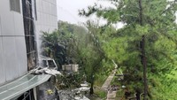 Proses pendinginan masih dilakukan di gereja tersebut. Api yang melalap Gereja Christ Cathedral di Serpong, Kabupaten Tangerang, saat ini sudah padam. Istimewa