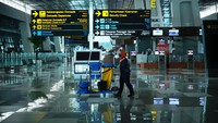 Suasana Bandara Soekarno-Hatta tampak sepi pada 25 April 2020. Ed Wray/Getty Images.
