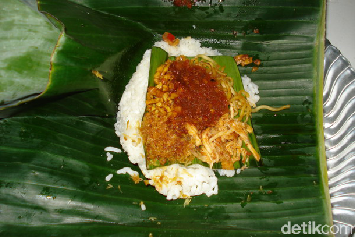 Viral 'Nasi Anjing', Ada Nasi Bungkus Porsi Mungil yang Populer