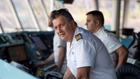 Kapten kapal, Nicolò Alba, akan memandu mereka sepanjang perjalanan. Sejak awal pelayaran, ia terus mengamati pergerakan virus Corona. Ketika kapal tiba di Fremantle, Australia pada 16 Maret, dalam perjanjian dengan Costa Cruises memutuskan bahwa tidak ada penumpang yang diizinkan keluar dari kapal hingga tiba di Venesia 26 April