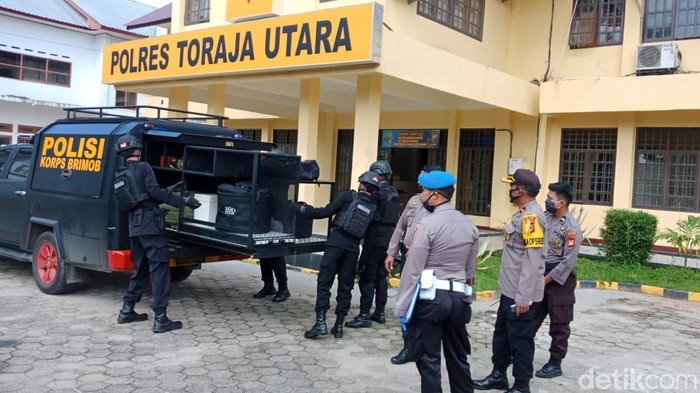 Unit Jibom Satbrimob Polda Sulsel, Lakukan Pemusnahan Granat Nanas