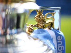 Bos West Ham Sebut Rumput pun Mesti Disemprot Disinfektan